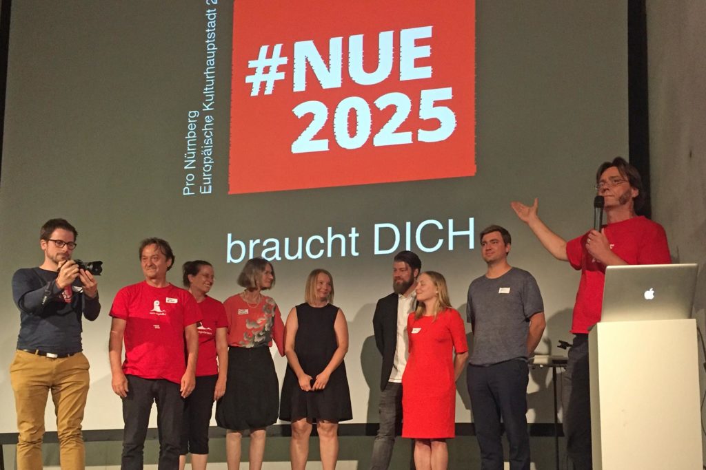 Nue2025 bei der Übergabe der Forderungen an das Kulturhauptstadt Bewerbungsbüro im neuen Museum Nürnberg, 2019.